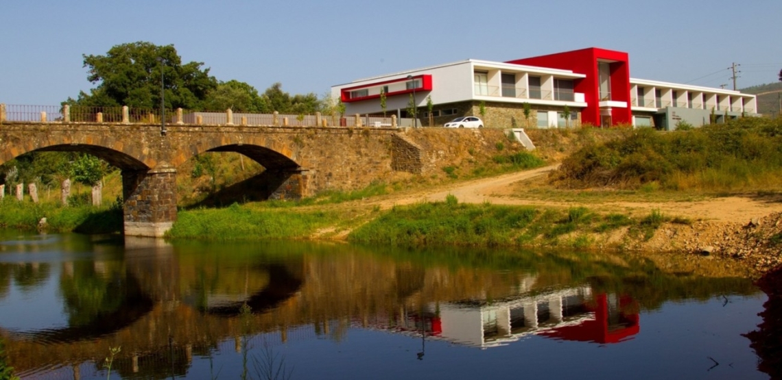 Hotel Santa Margarida associa-se a iniciativa "Arte à Porta"