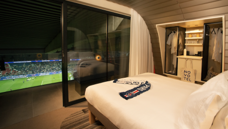 Novotel e ALL revelam a derradeira experiência futebolística: um quarto de hotel permanente no Parc Des Princes de Paris Saint-Germain