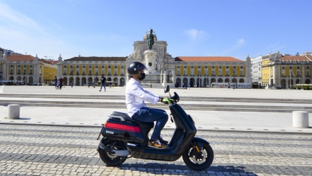 Scooter inteligente de alta tecnologia para revolucionar a pequena distribuição