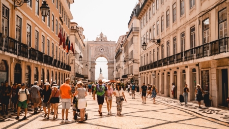 Turistas franceses são quem mais procura Portugal este Verão