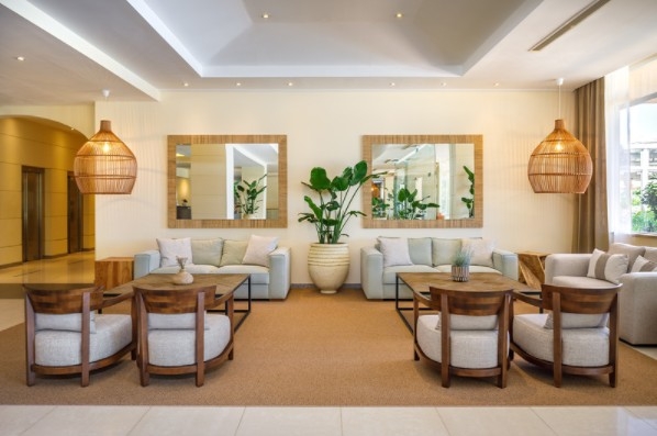 PortoBay Falésia renova lobby e junior suite