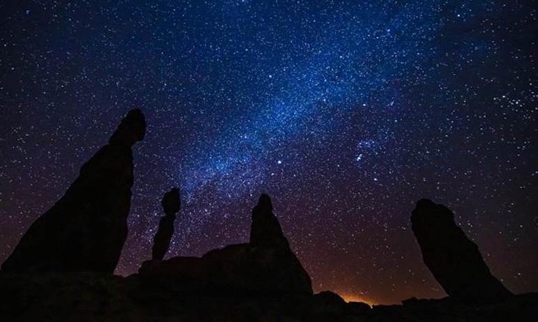 AlUla na Arábia Saudita ganha a prestigiada certificação DarkSky: os 5 principais locais de observação de estrelas para experimentar a magia do céu