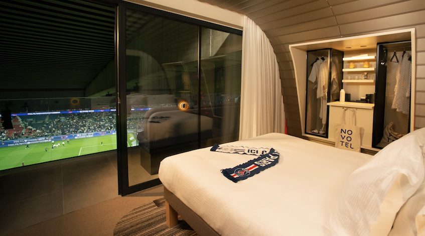 Novotel e ALL revelam a derradeira experiência futebolística: um quarto de hotel permanente no Parc Des Princes de Paris Saint-Germain